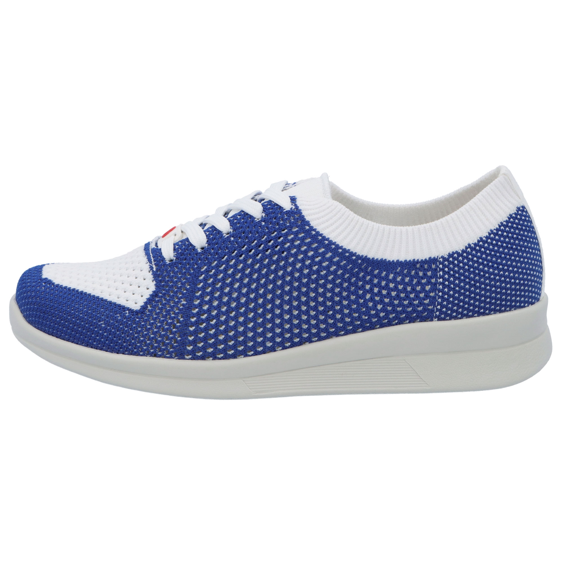 blaue sneaker seitenansicht links