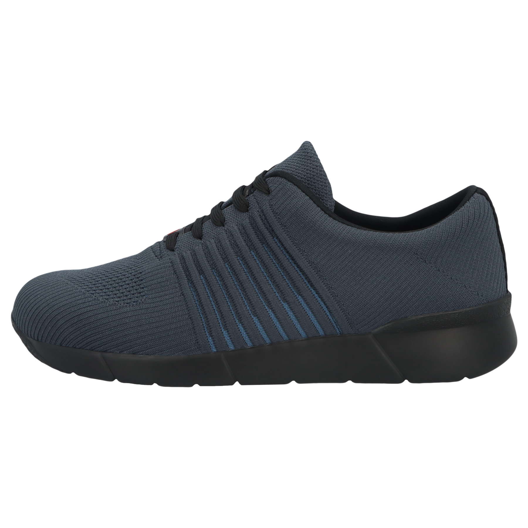 blaue sneaker seitenansicht links