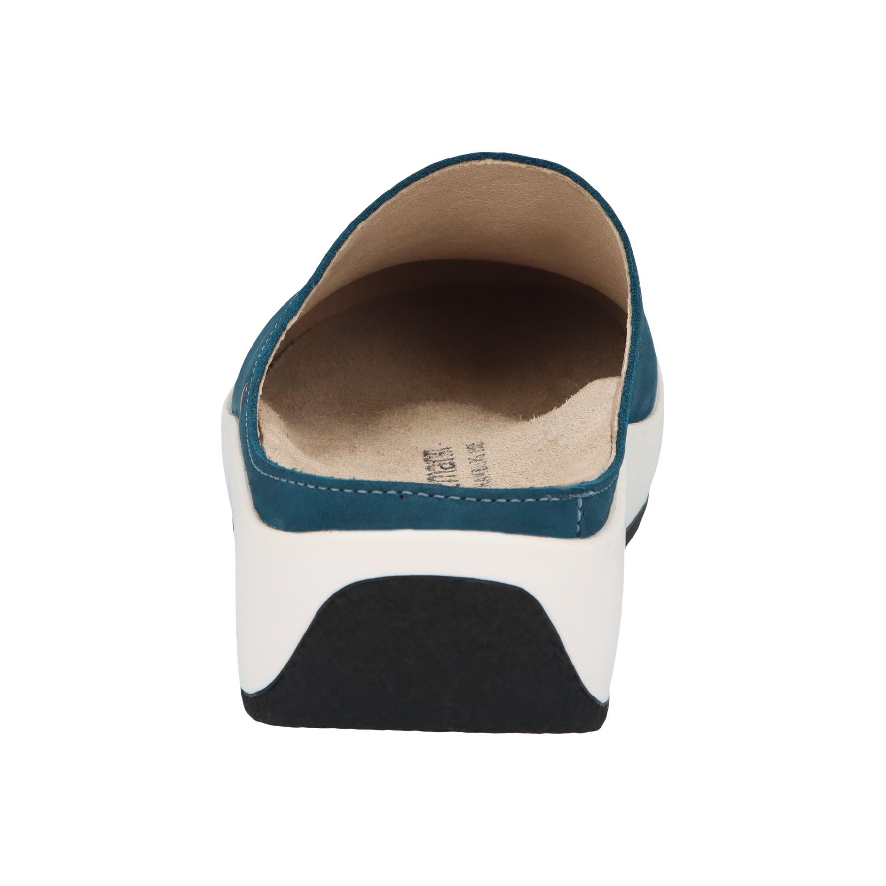 blaue clogs hinteransicht