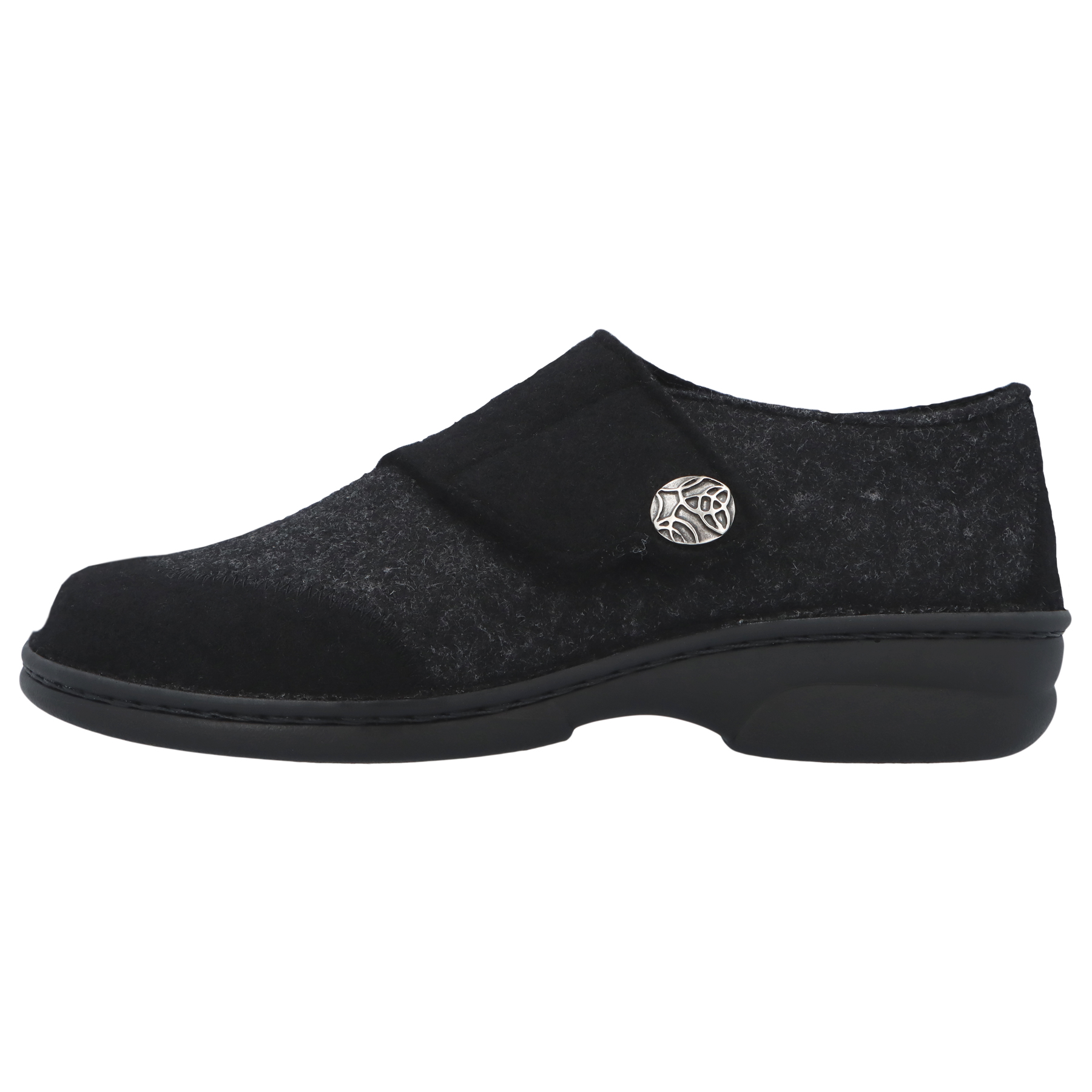 schwarze hausschuhe seitenansicht links