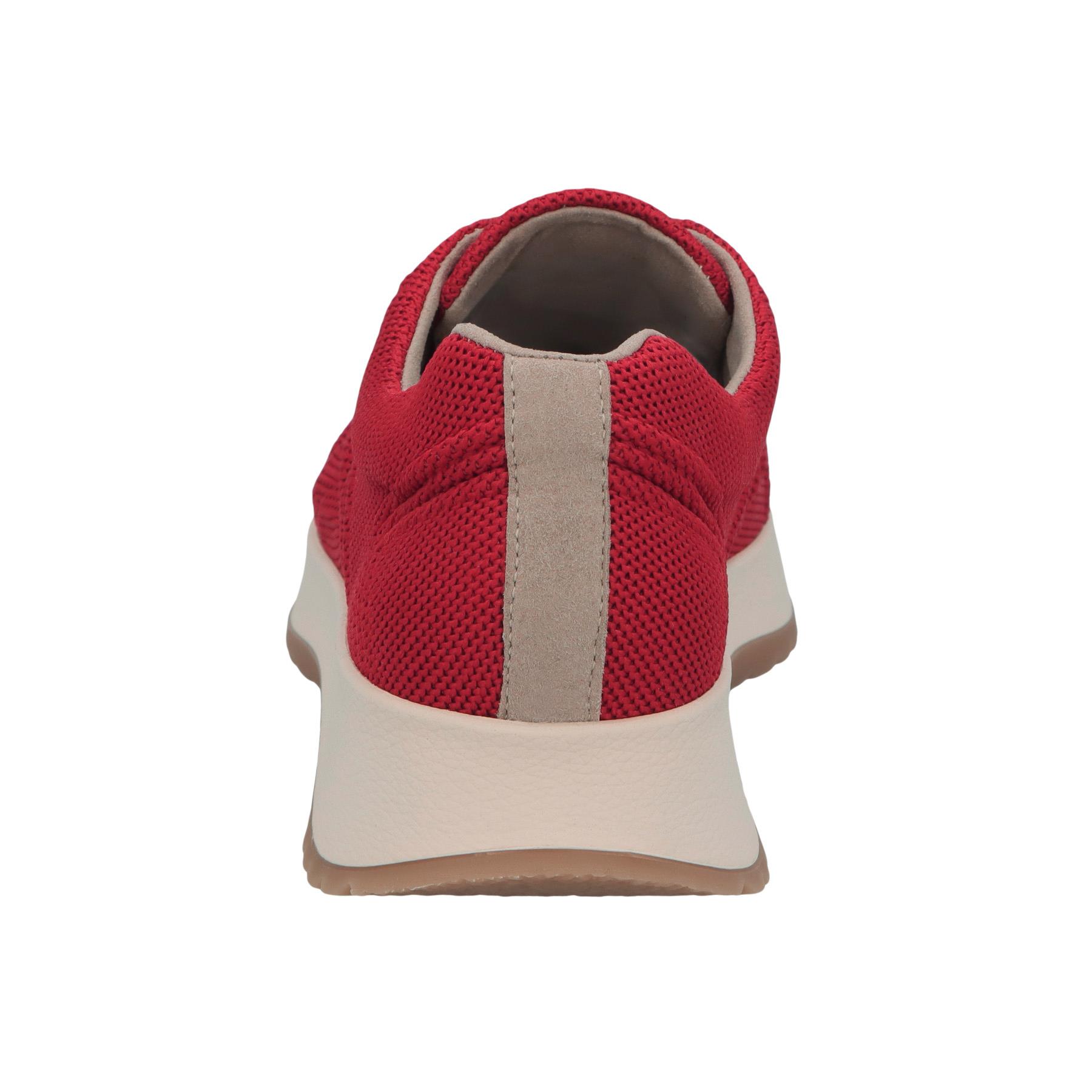 rote sneaker hinteransicht