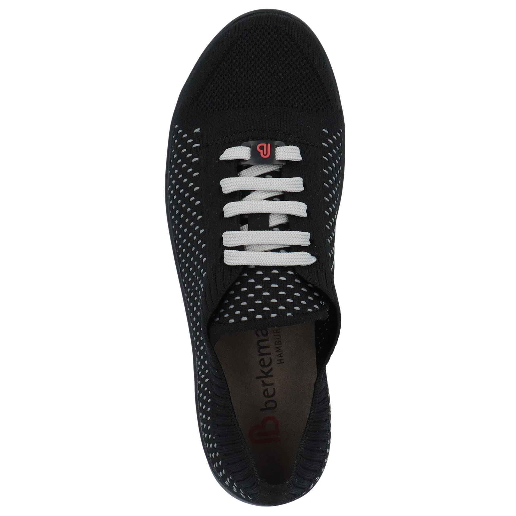 schwarze sneaker draufsicht