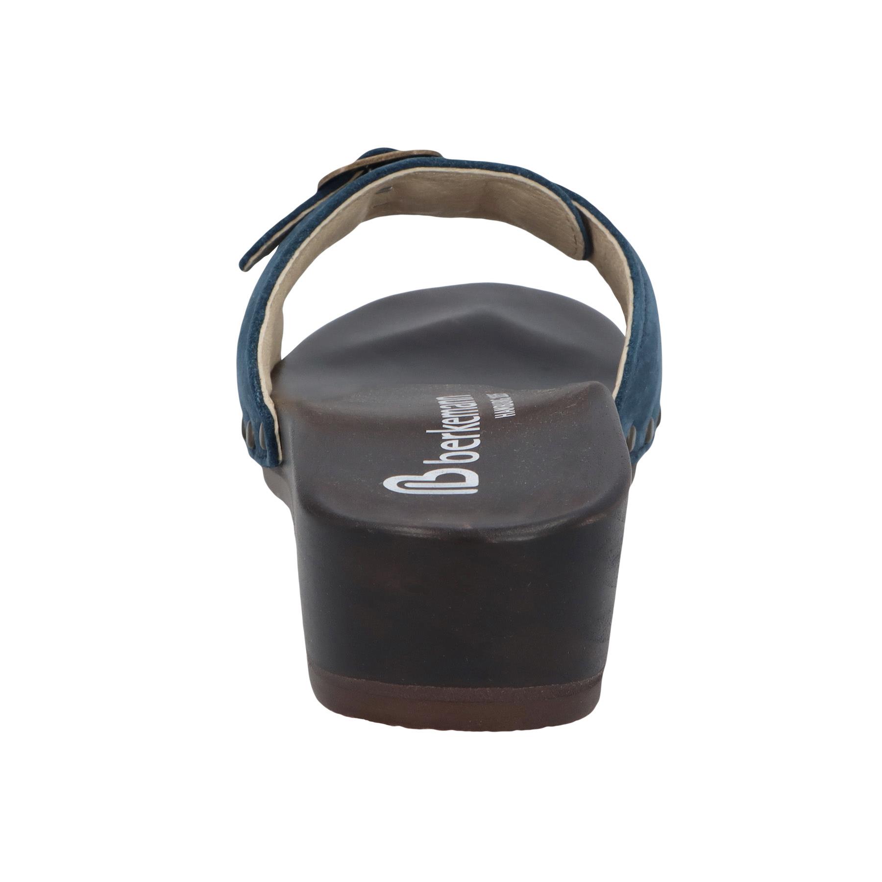 blaue holzschuhe hinteransicht