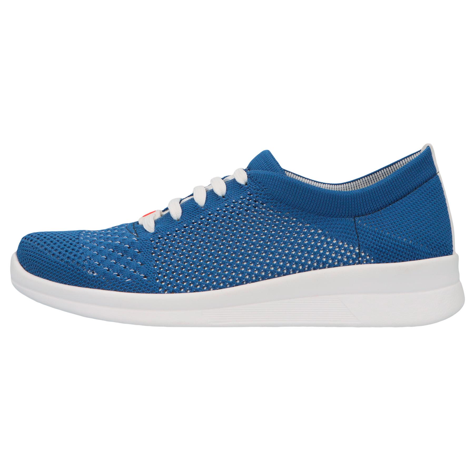 blaue sneaker seitenansicht links