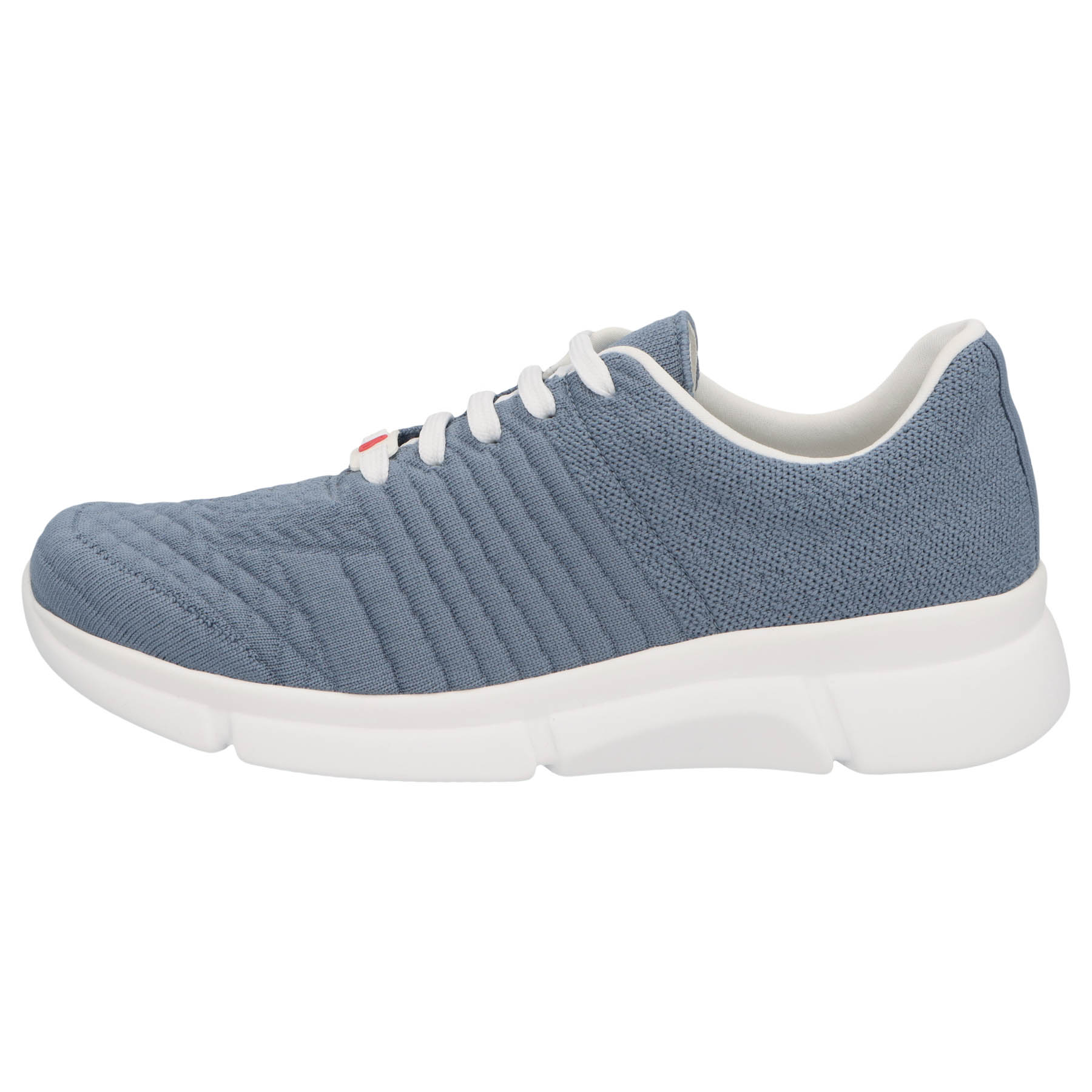 blaue sneaker seitenansicht links