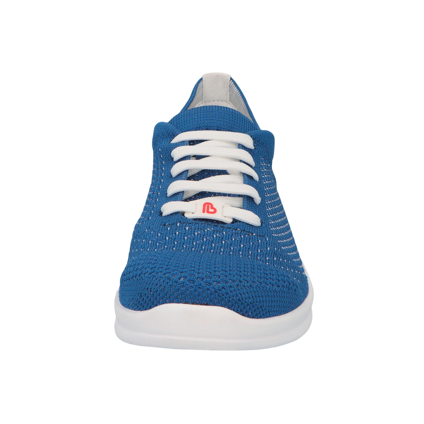 blaue sneaker vorderansicht